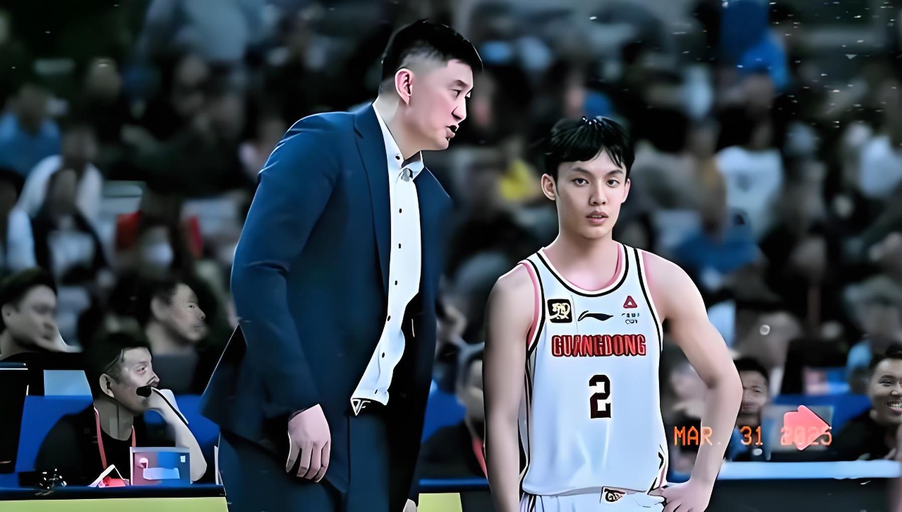 三亿体育体育网站-广东队主教练获最佳带队奖项，CBA赛季取得突破