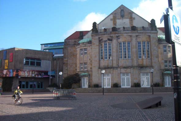 包含奥斯纳布吕克：保持冷静，稳步前行德甲征程的词条