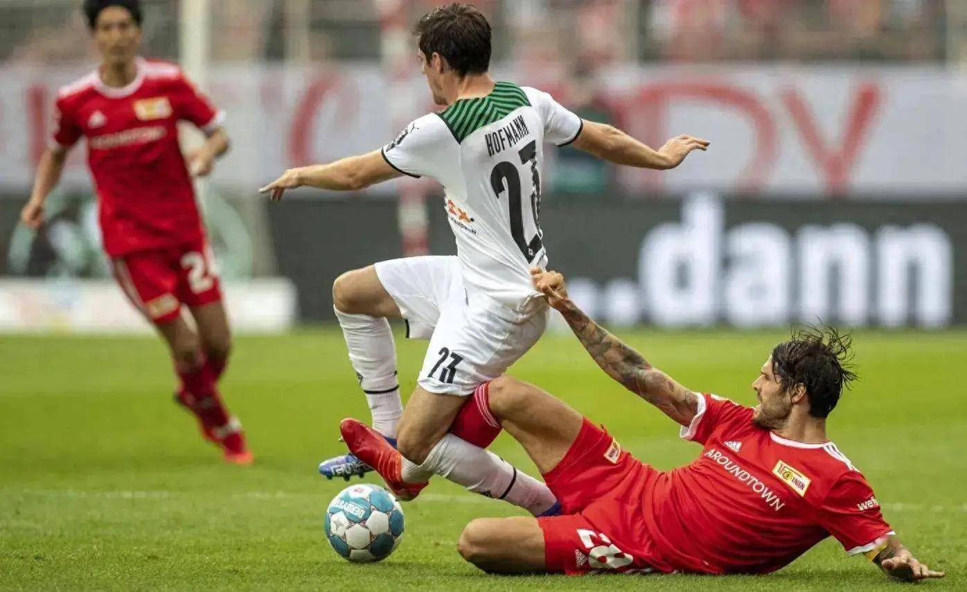 柏林联队客场艰难战胜奥格斯堡 柏林联队客场艰难战胜奥格斯堡