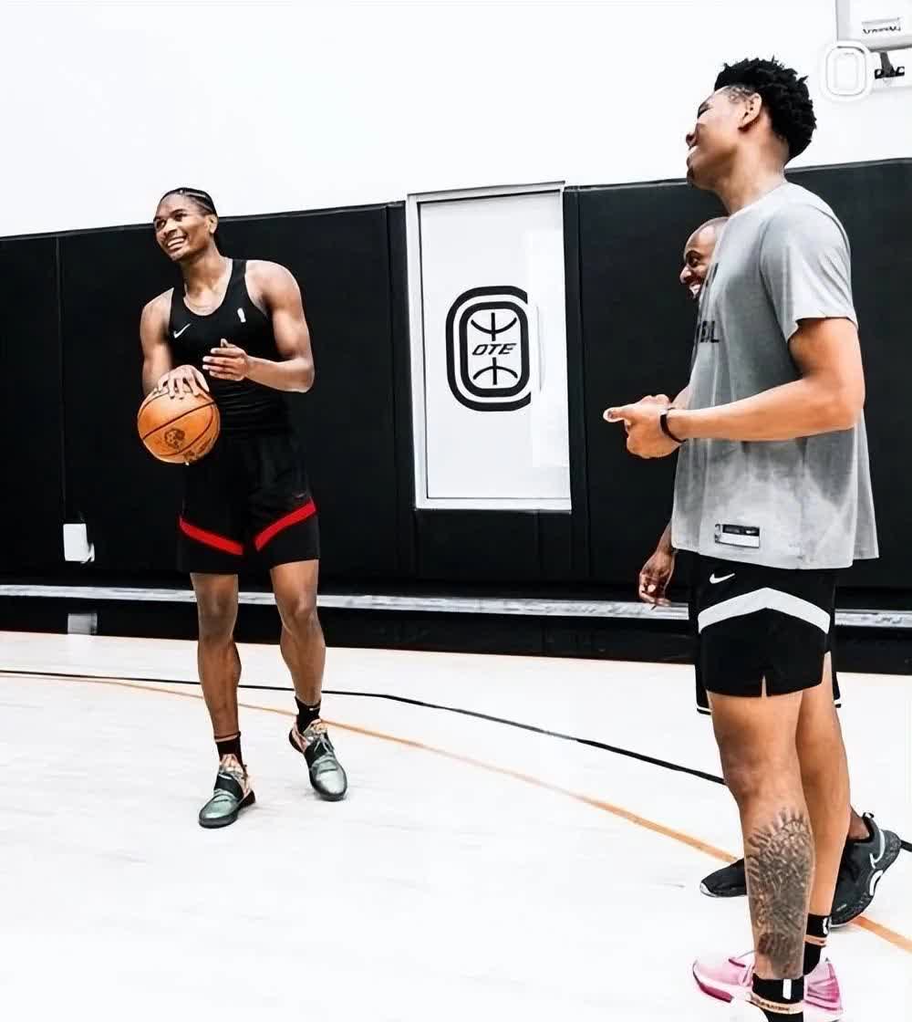 热那亚阵中老将示好，愿为球队奉献一切的简单介绍