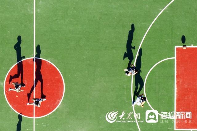 包含篮球场光影：全球巅峰对决如火如荼的词条