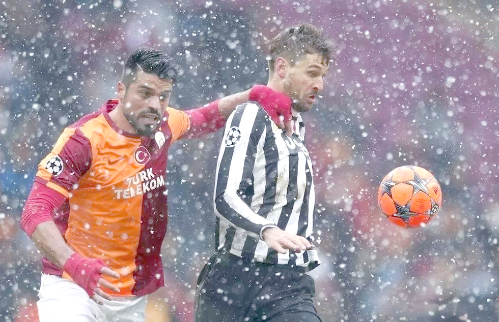 三亿体育体育中国官网-尤文图斯险胜，为欧冠晋级希望加分