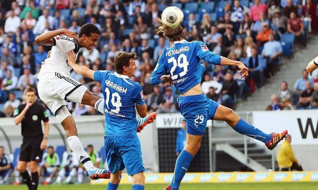 关于弗赖堡主场大胜，球队士气高涨的信息