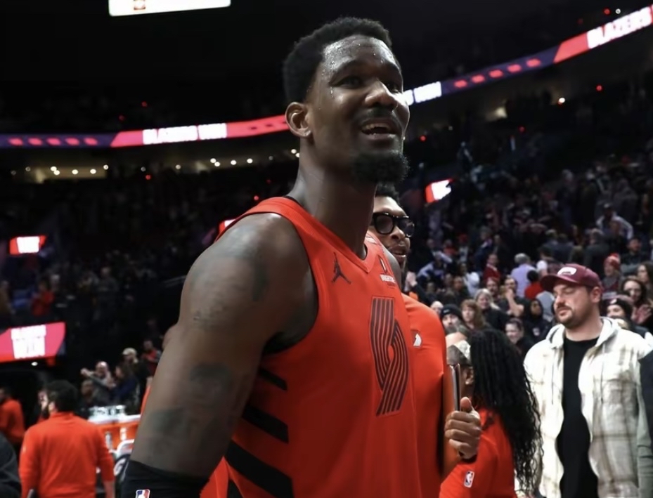 三亿体育体育地址-包含比分胶着！场上较量激烈续写传奇的词条