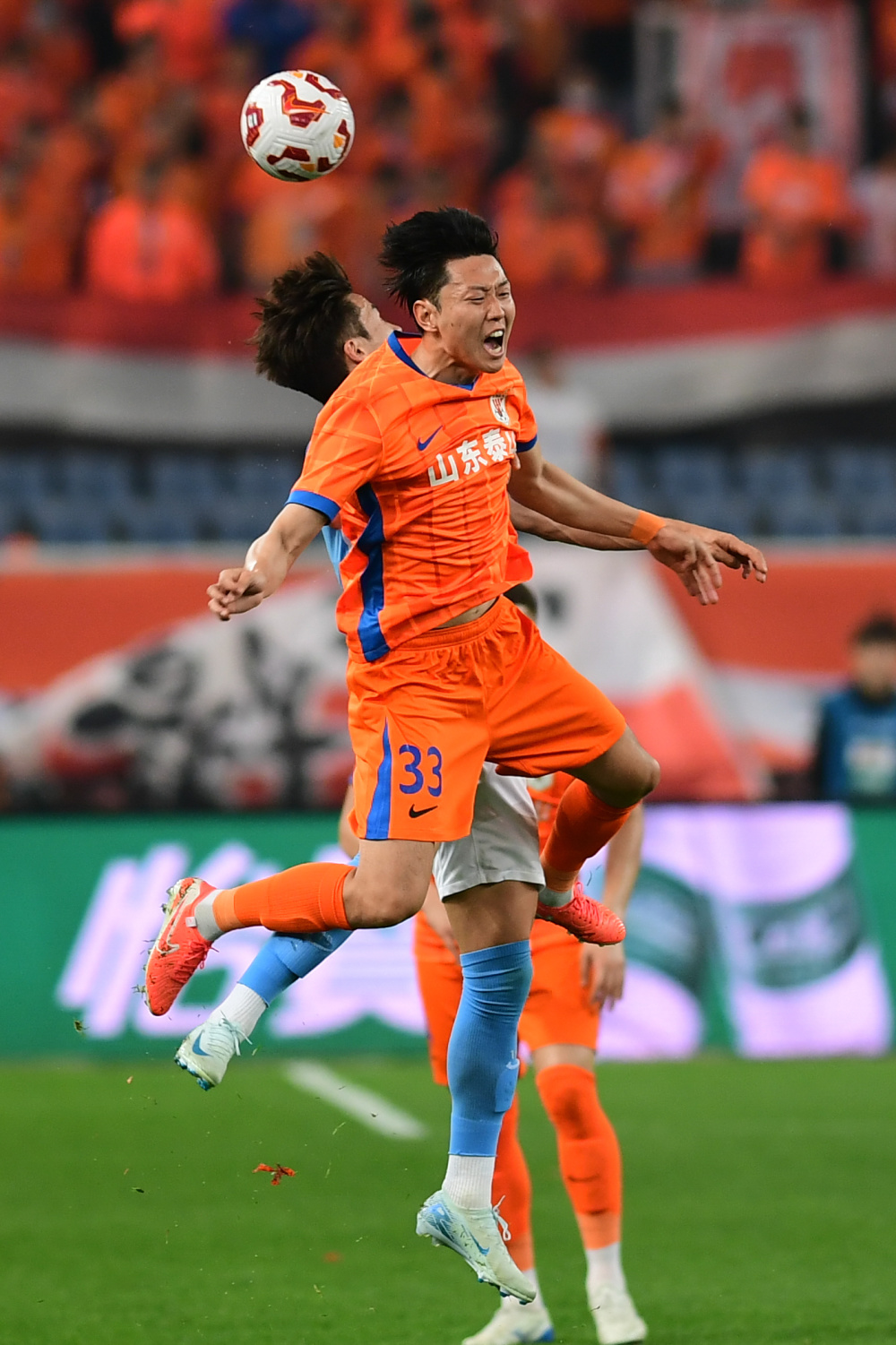 包含国内足球引发热潮，球迷期待中超新赛季开幕的词条