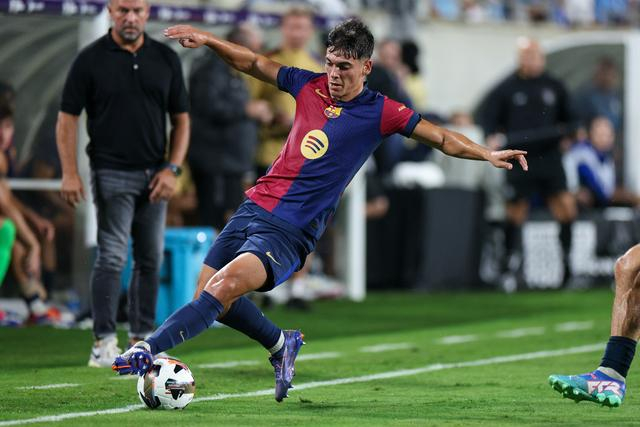 巴塞罗那后卫在比赛中展现出令人惊叹的表现 巴塞罗那后卫在比赛中展现出令人惊叹的表现