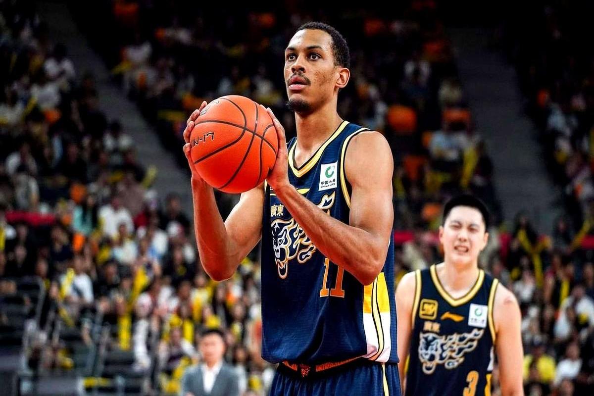 里昂队气势如虹,战胜对手取得胜利 里昂队气势如虹,战胜对手取得胜利