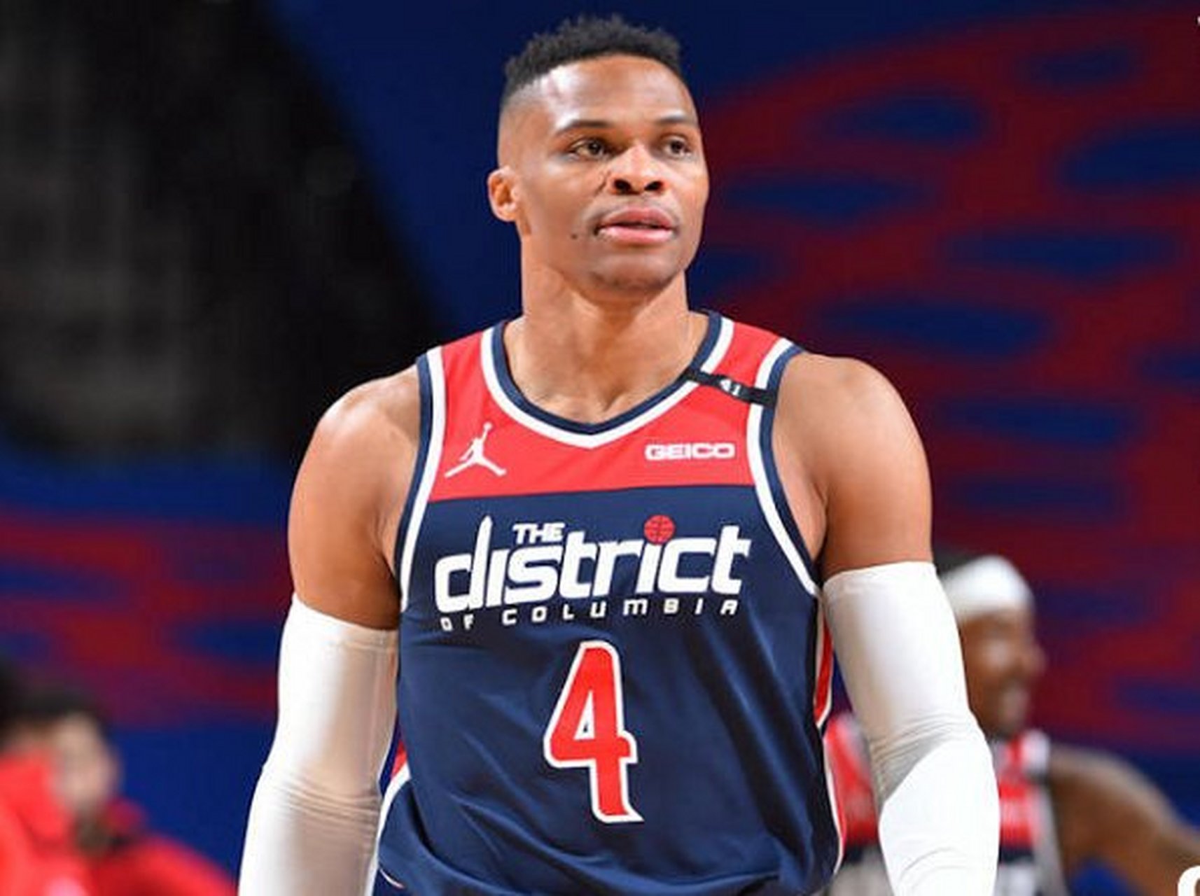 篮网队惊险险胜奇才队，双方争夺胜利