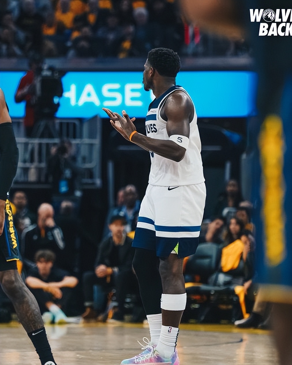 三亿体育体育官网-勇士队球员因纪律问题被罚款