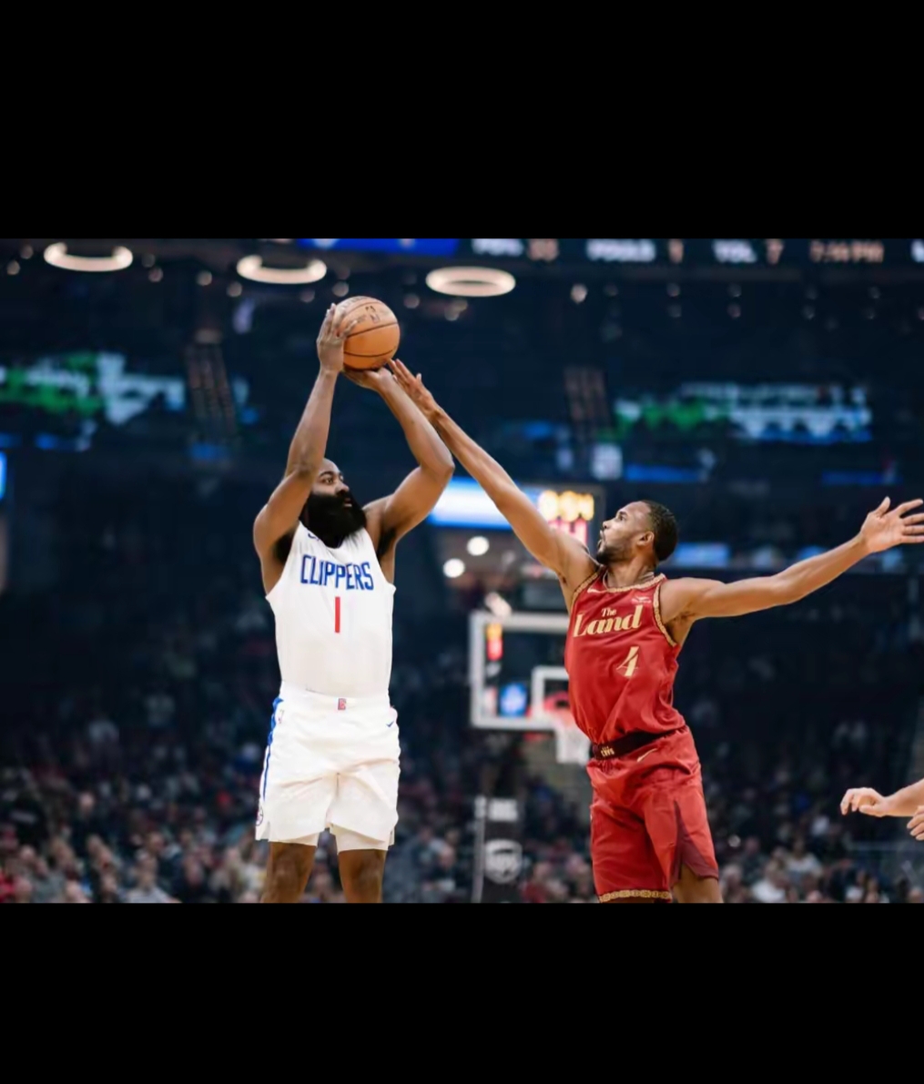 勇士力挫凯尔特人，实力完胜对手！