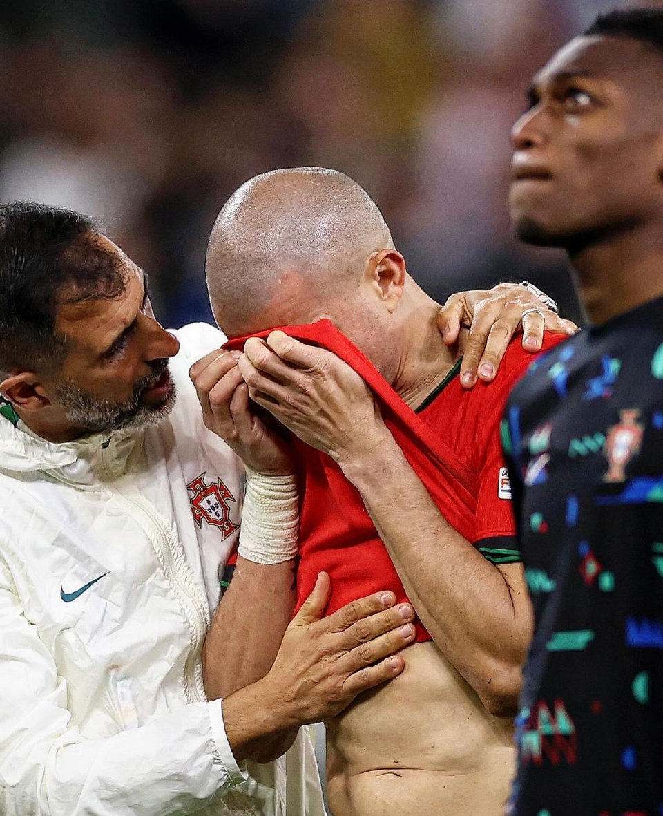 球员受伤无碍,继续为球队拼搏 球员受伤无碍,继续为球队拼搏