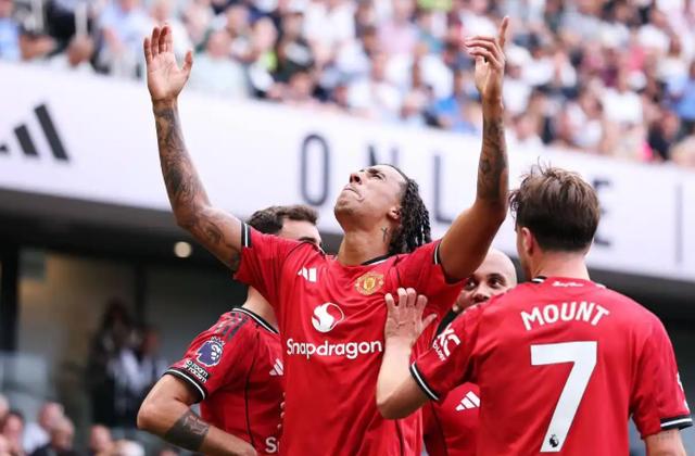 关于曼联中场连场爆发，成为球队核心人物的信息