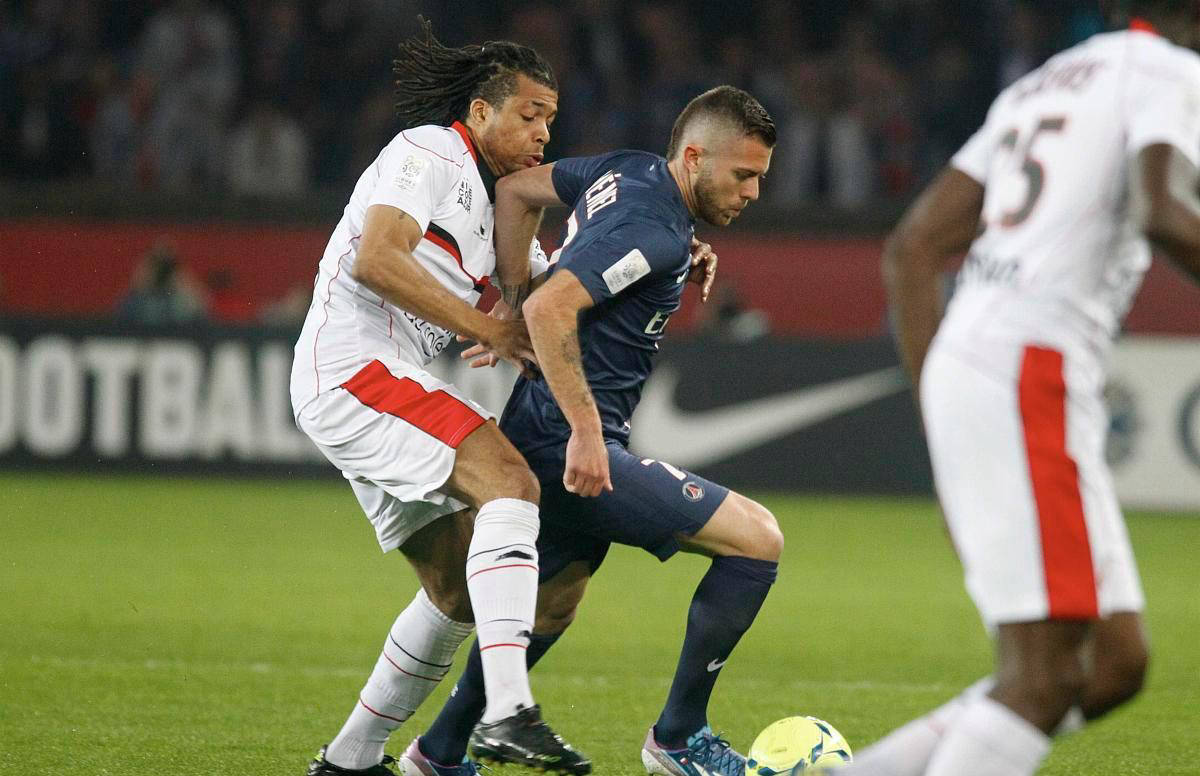 三亿体育体育官方-尼斯客场拿下关键胜利，脱离降级区的简单介绍