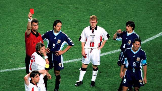 三亿体育体育地址-历史经典足球比赛回顾:精彩场面重现的简单介绍